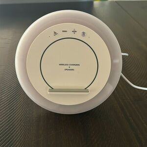 Wireless Charging Speaker - Color Changing.